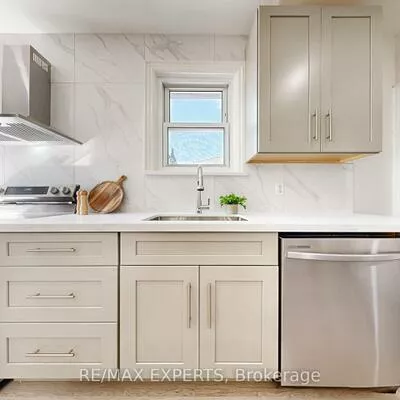 261, Helmer, Central Newmarket, Newmarket