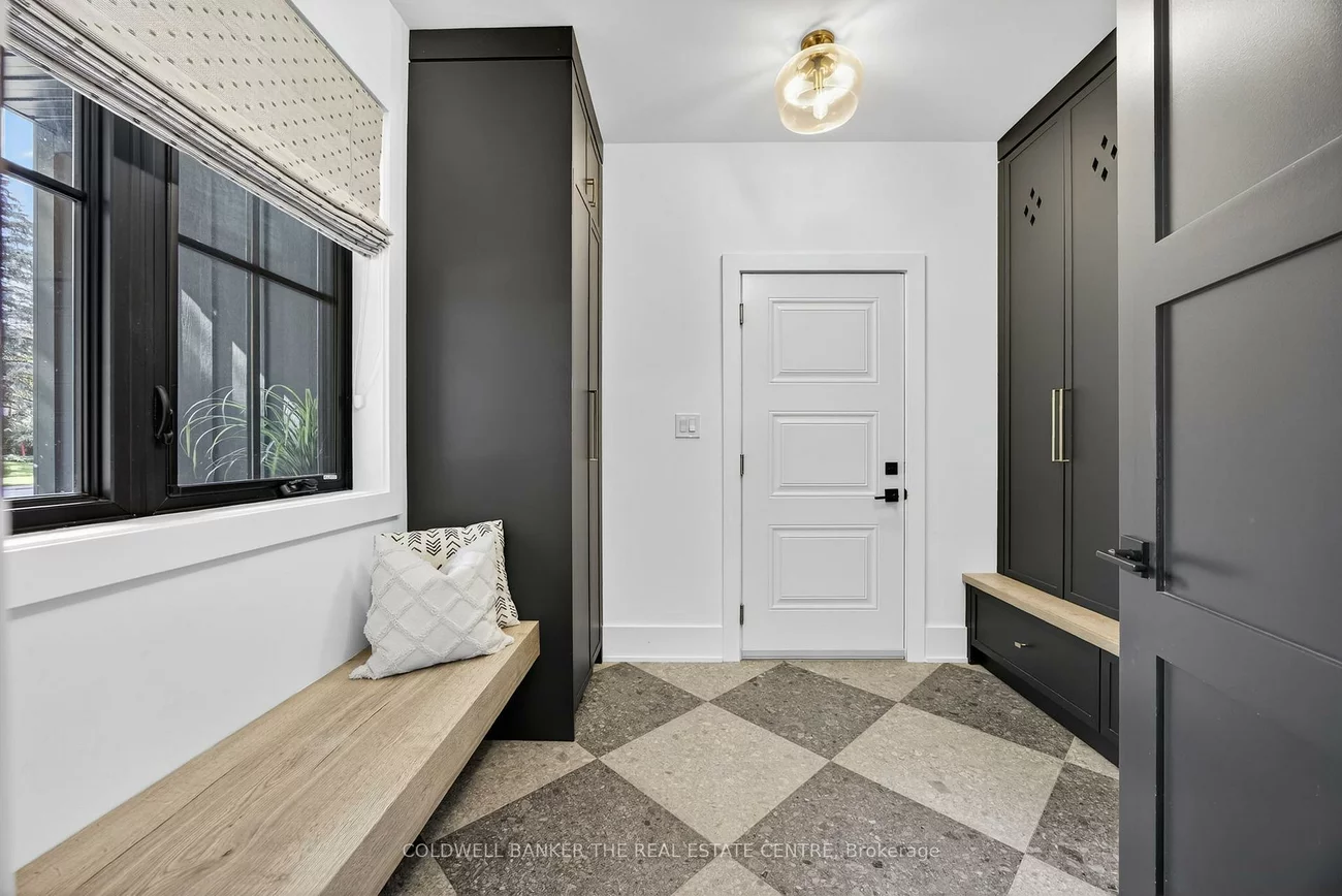 241, Woodmount, Central Newmarket, Newmarket