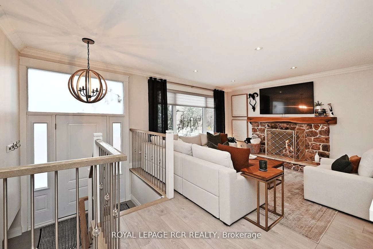 93, Queen, Central Newmarket, Newmarket