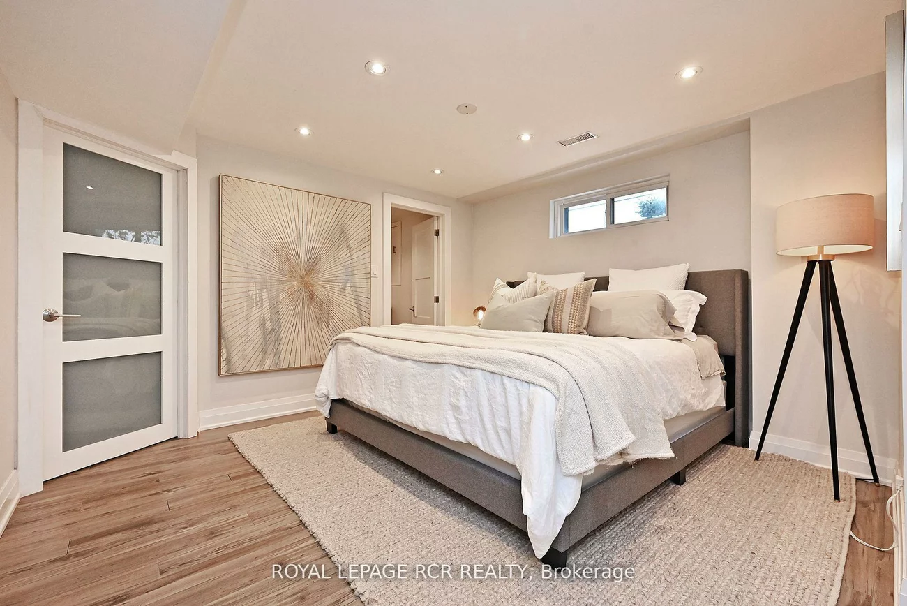93, Queen, Central Newmarket, Newmarket