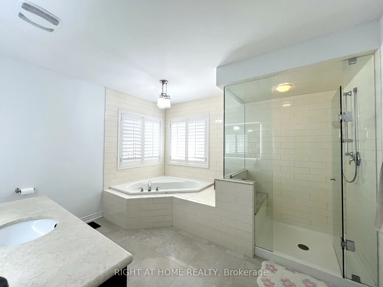 1209, McTavish, Stonehaven-Wyndham, Newmarket