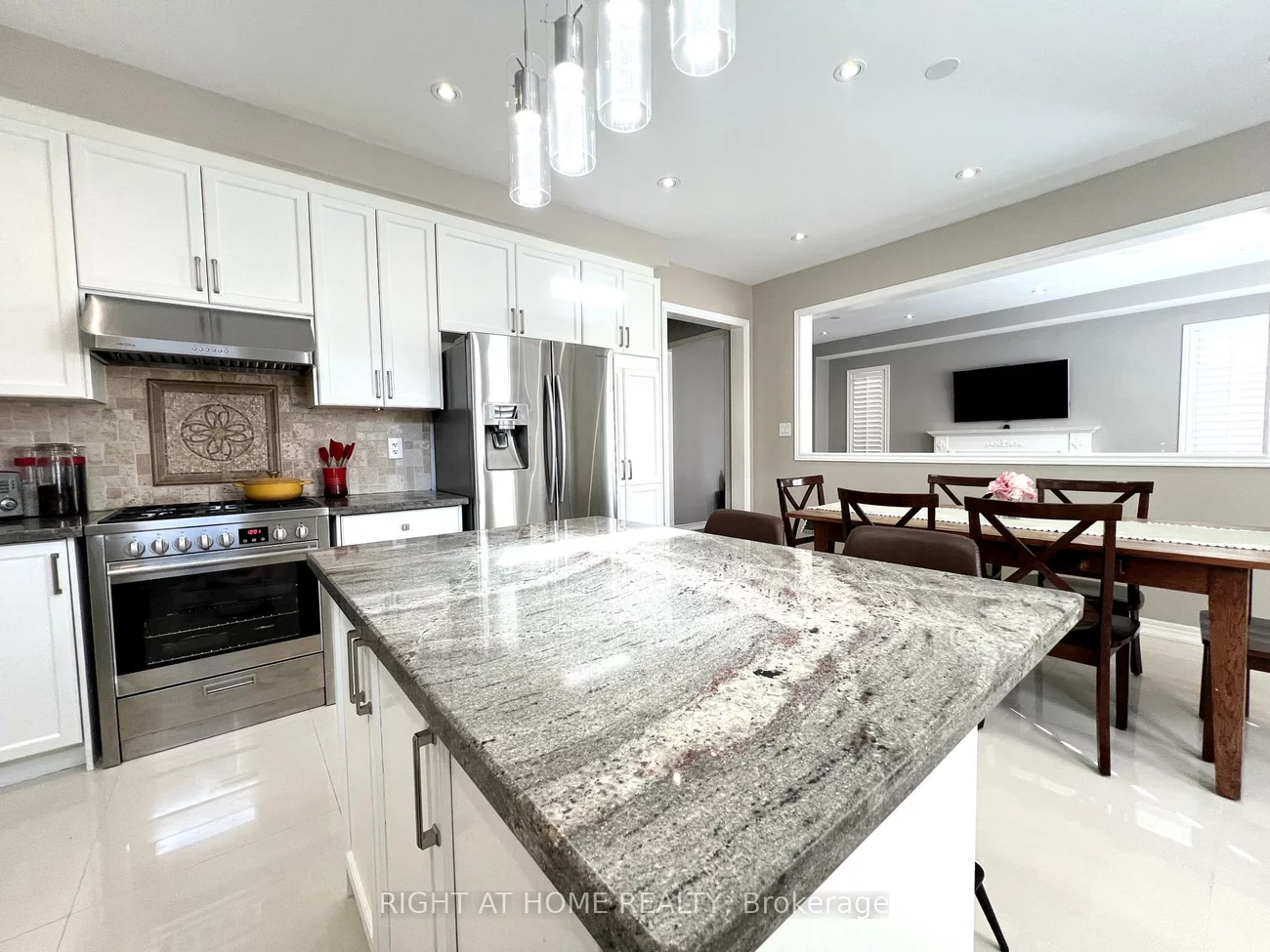 1209, McTavish, Stonehaven-Wyndham, Newmarket