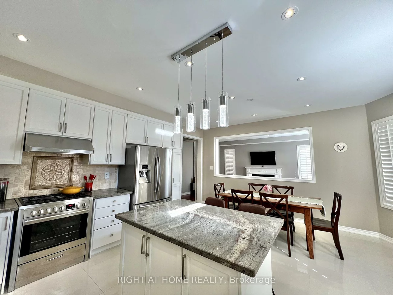 1209, McTavish, Stonehaven-Wyndham, Newmarket