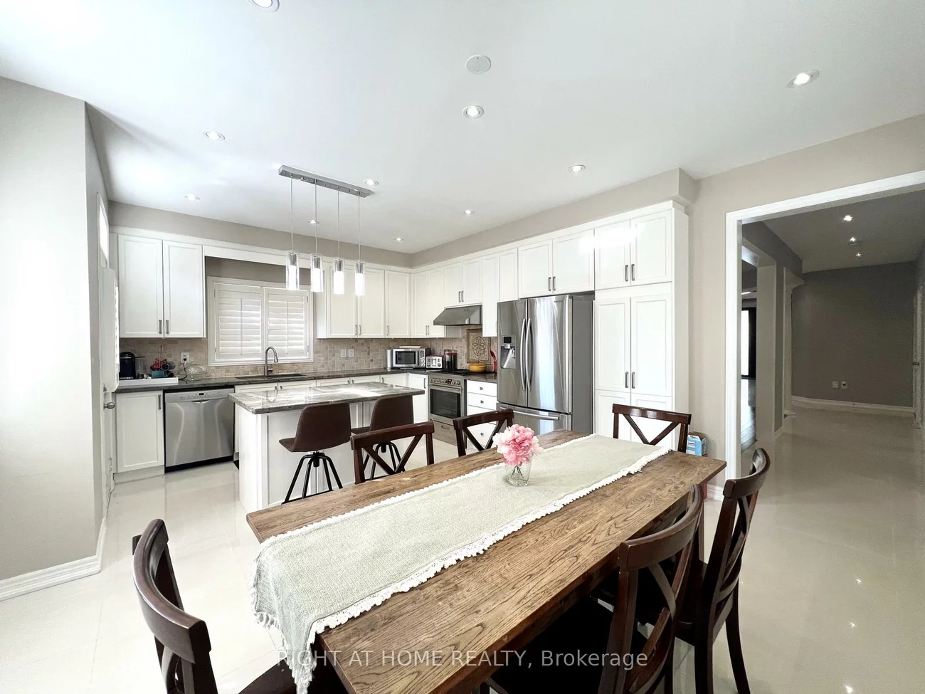 1209, McTavish, Stonehaven-Wyndham, Newmarket