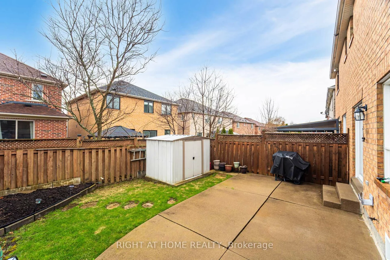 910, Oaktree, Summerhill Estates, Newmarket