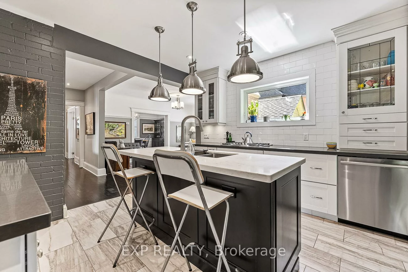208, Lorne, Central Newmarket, Newmarket