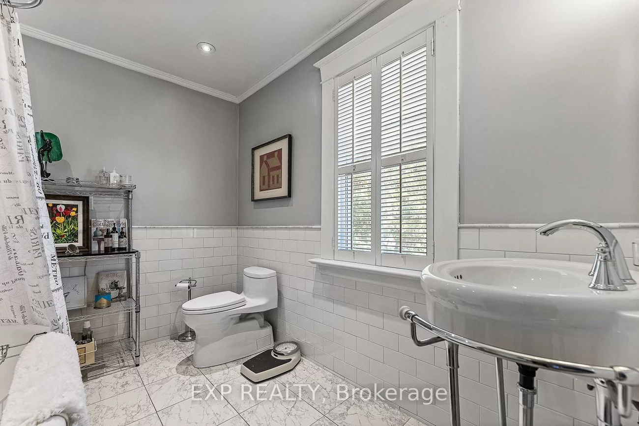 208, Lorne, Central Newmarket, Newmarket