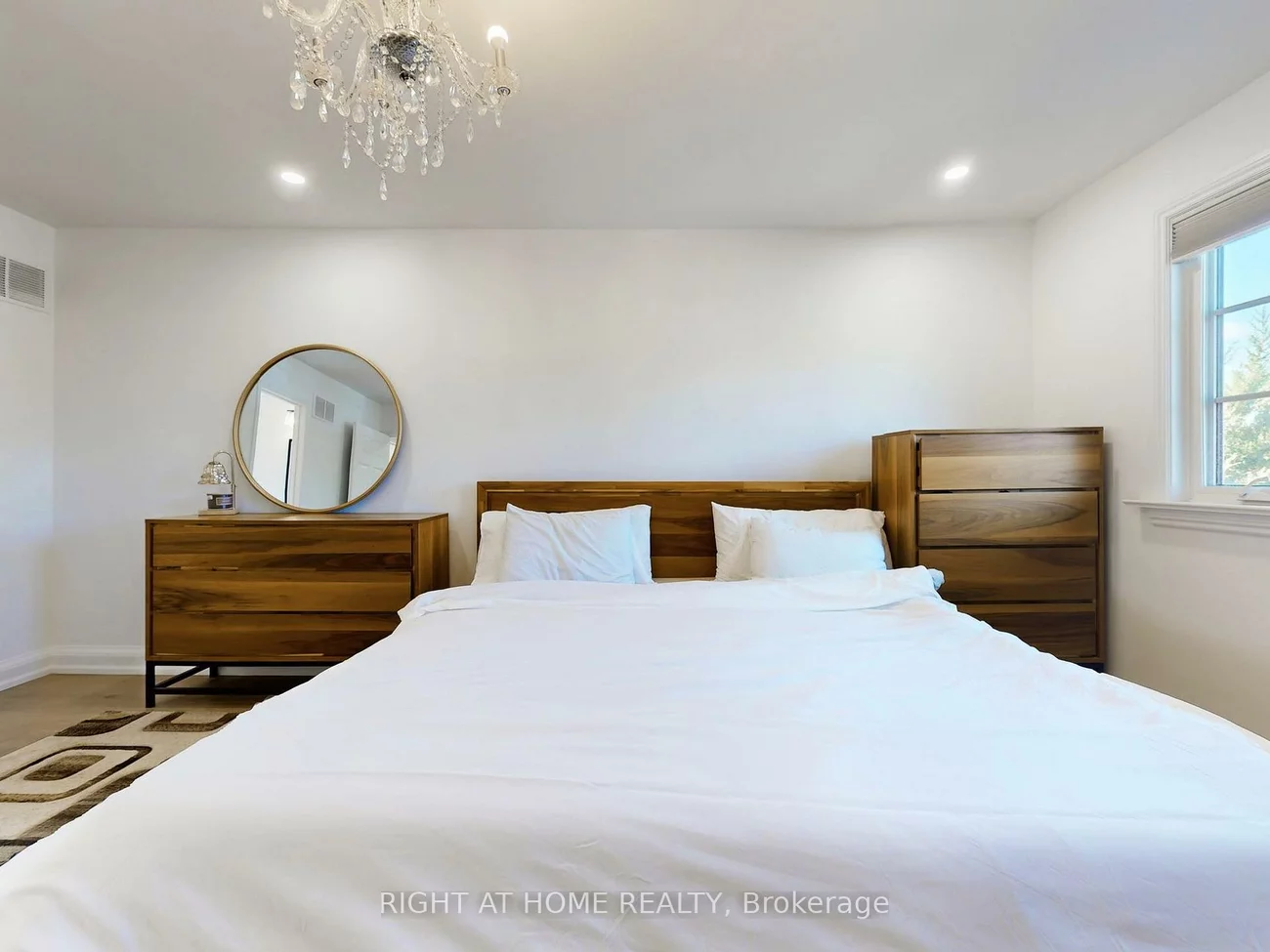 828, Leslie Valley, Huron Heights-Leslie Valley, Newmarket