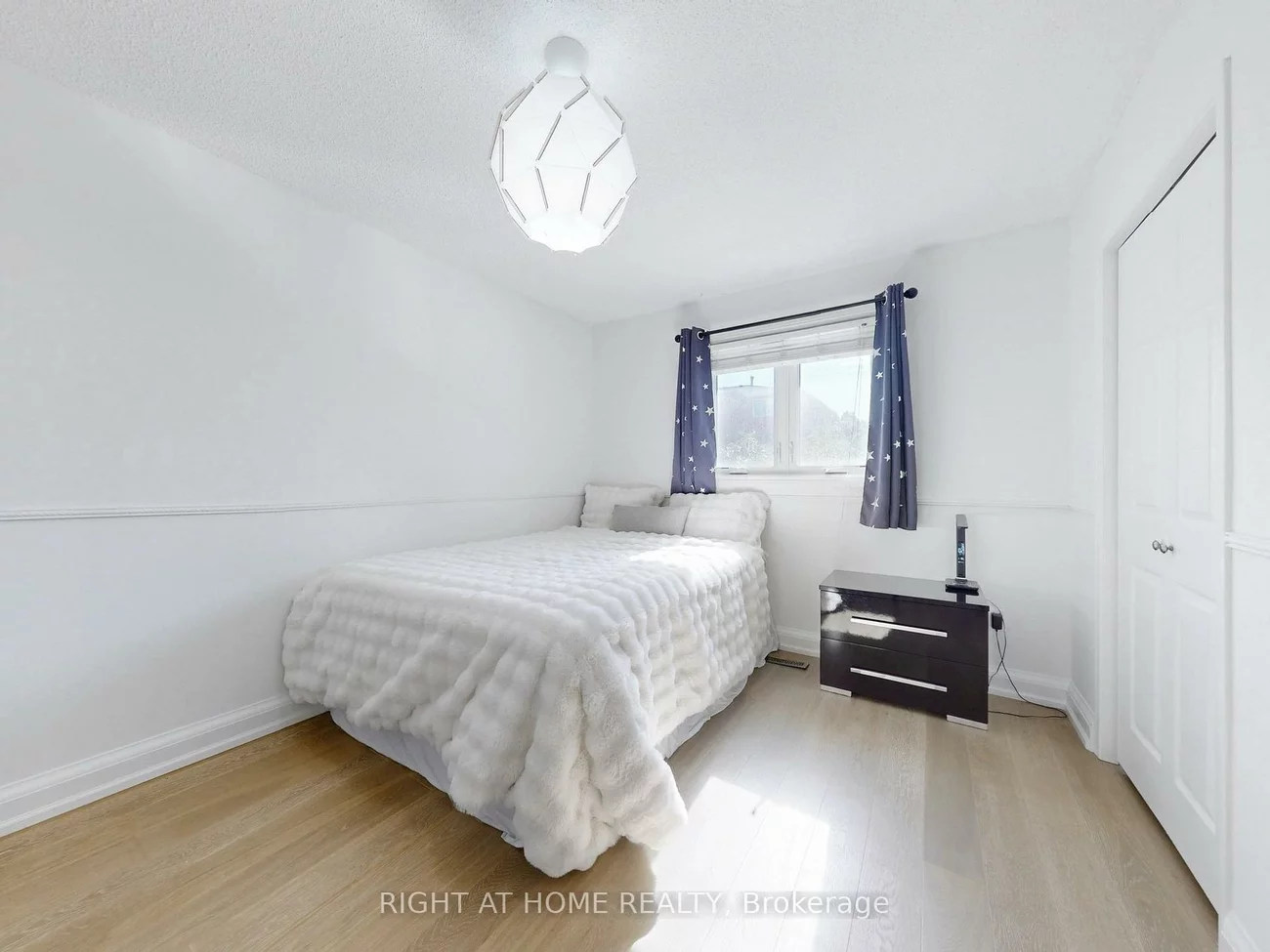 828, Leslie Valley, Huron Heights-Leslie Valley, Newmarket