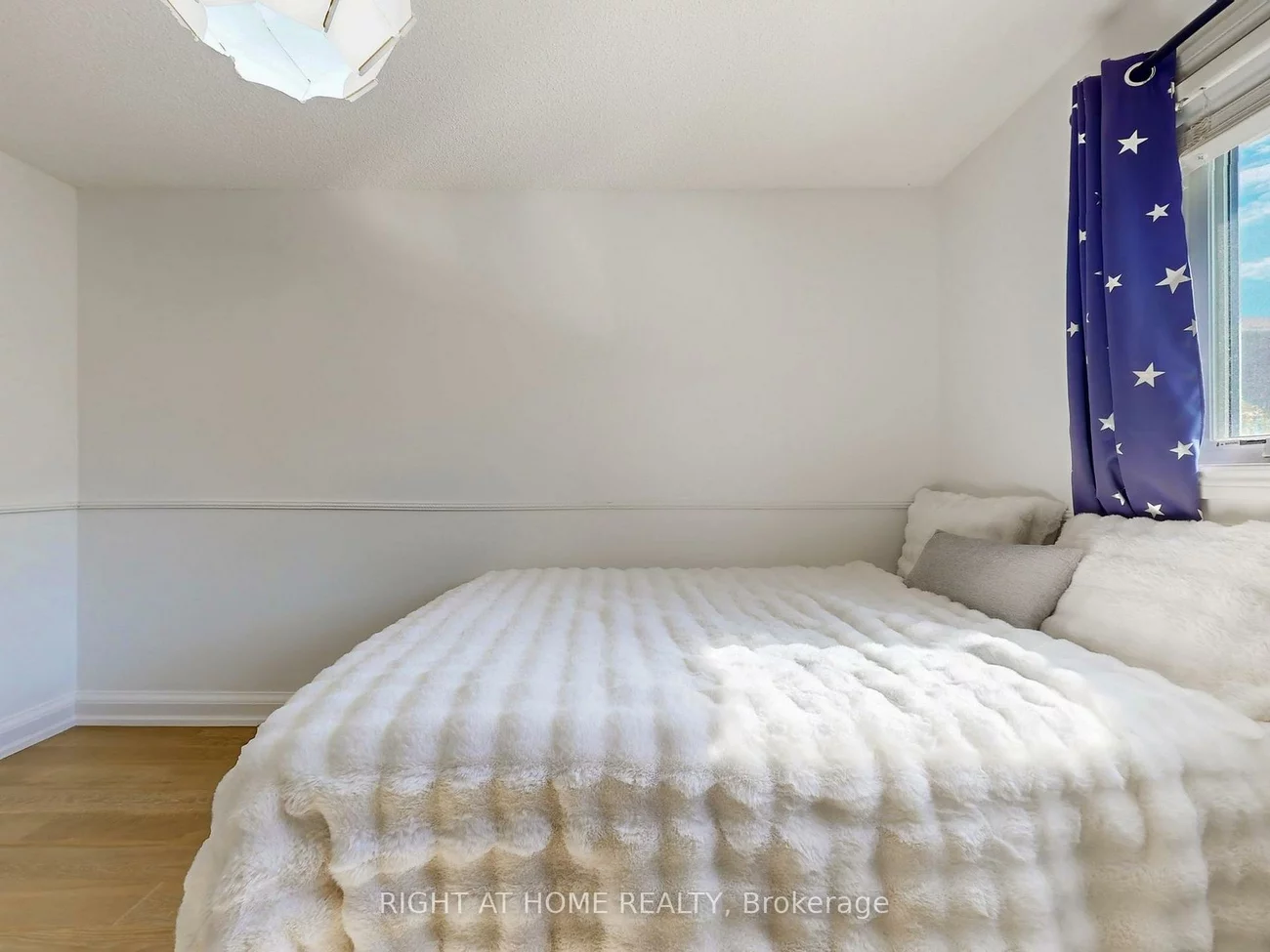 828, Leslie Valley, Huron Heights-Leslie Valley, Newmarket