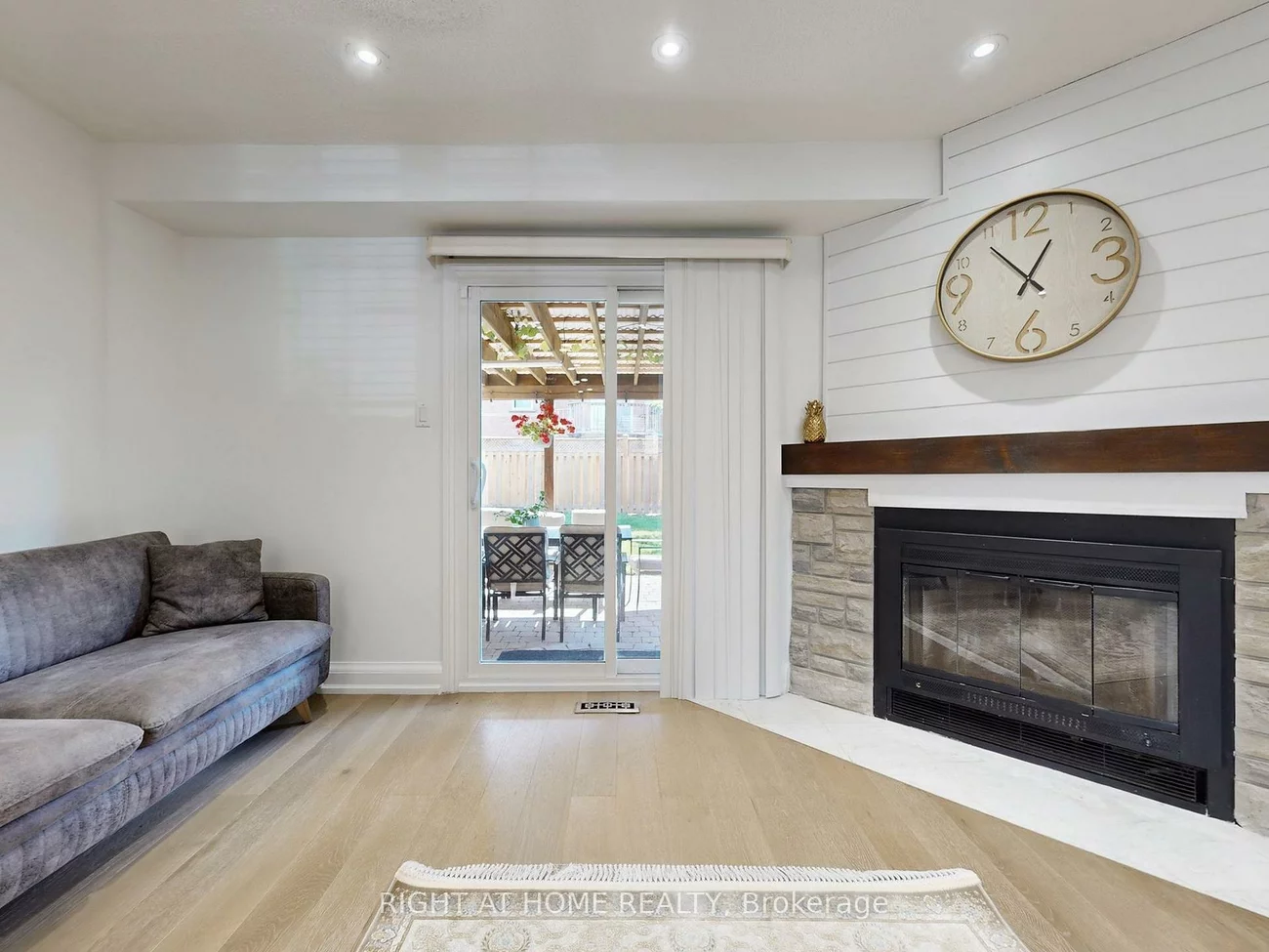 828, Leslie Valley, Huron Heights-Leslie Valley, Newmarket