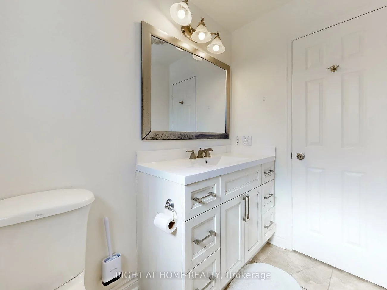 828, Leslie Valley, Huron Heights-Leslie Valley, Newmarket