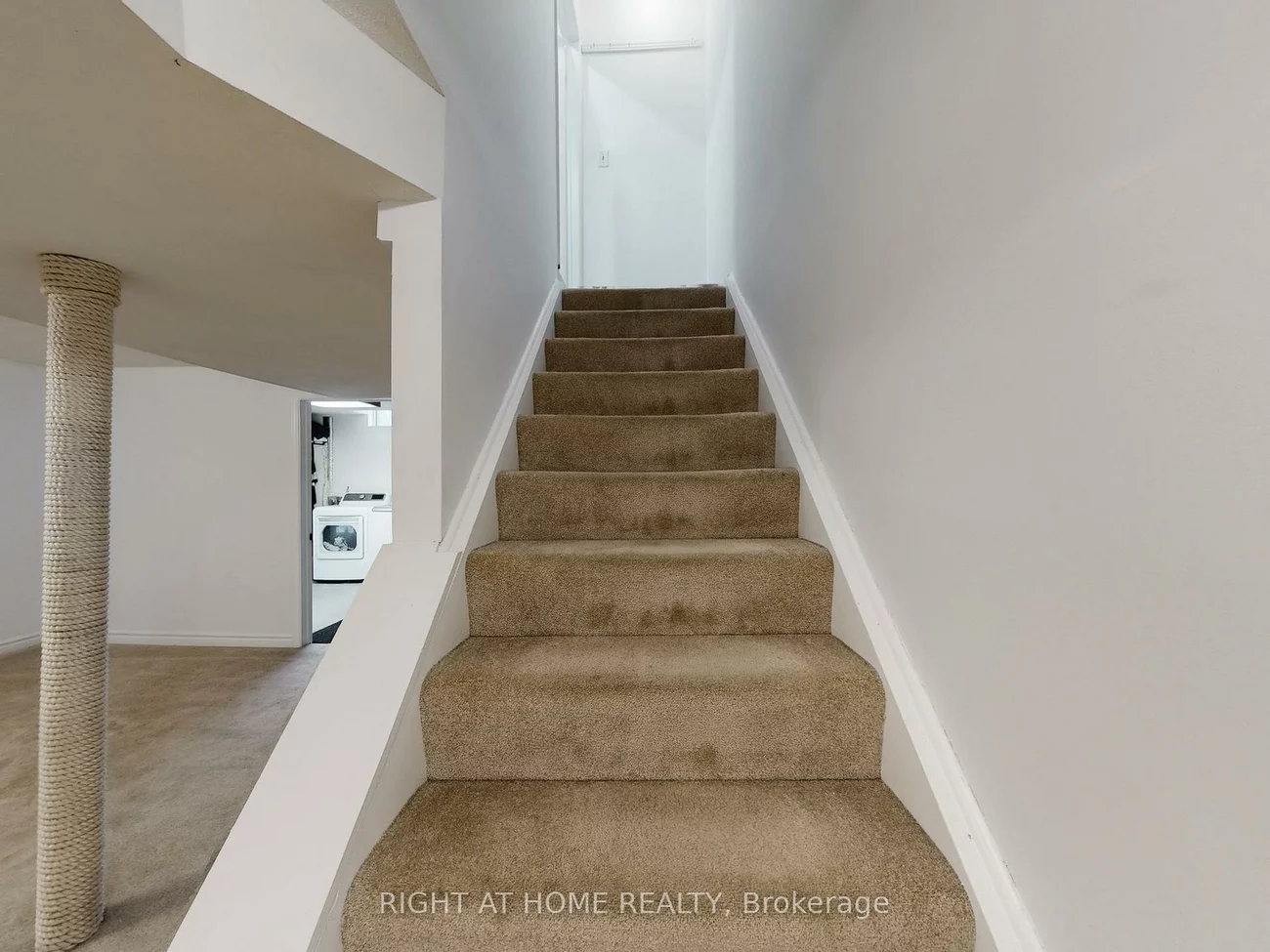 828, Leslie Valley, Huron Heights-Leslie Valley, Newmarket