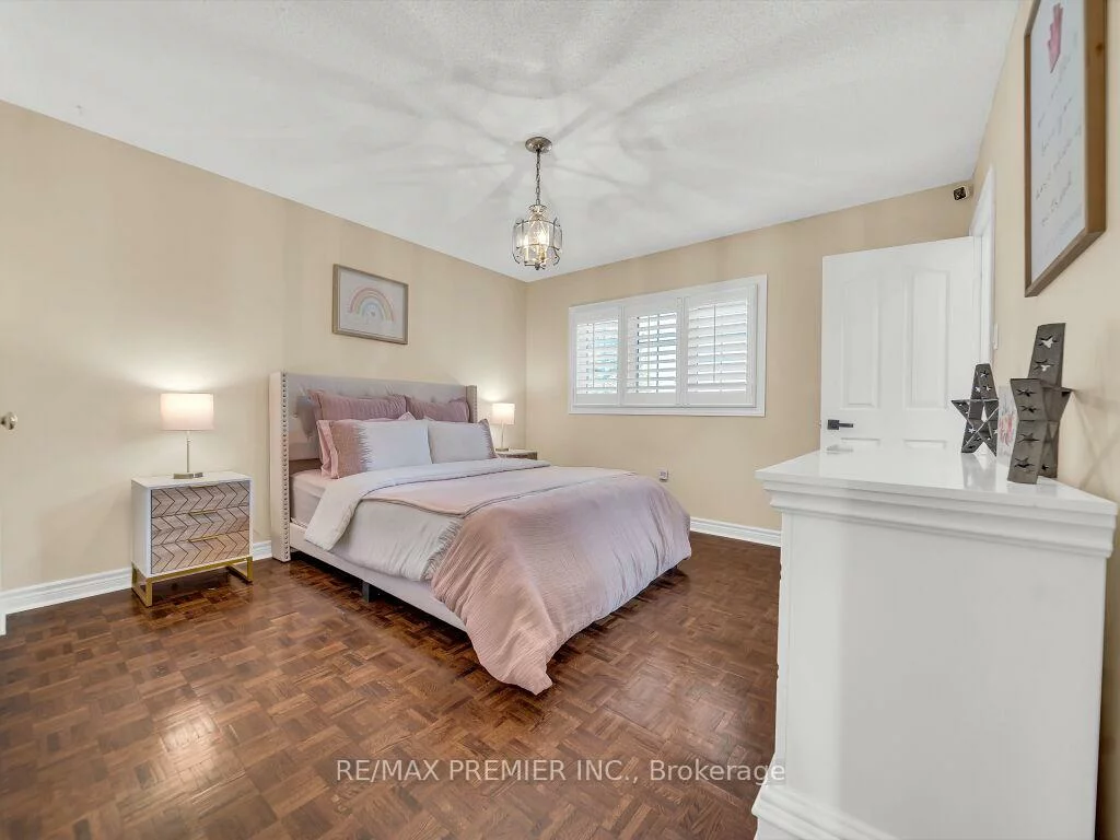 606, Brooker, Stonehaven-Wyndham, Newmarket