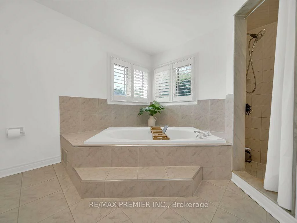 606, Brooker, Stonehaven-Wyndham, Newmarket