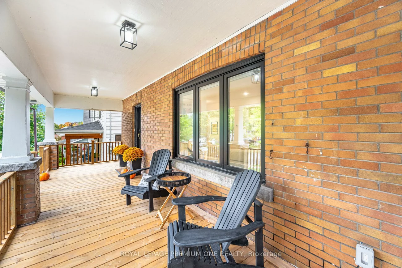 301, Court, Gorham-College Manor, Newmarket