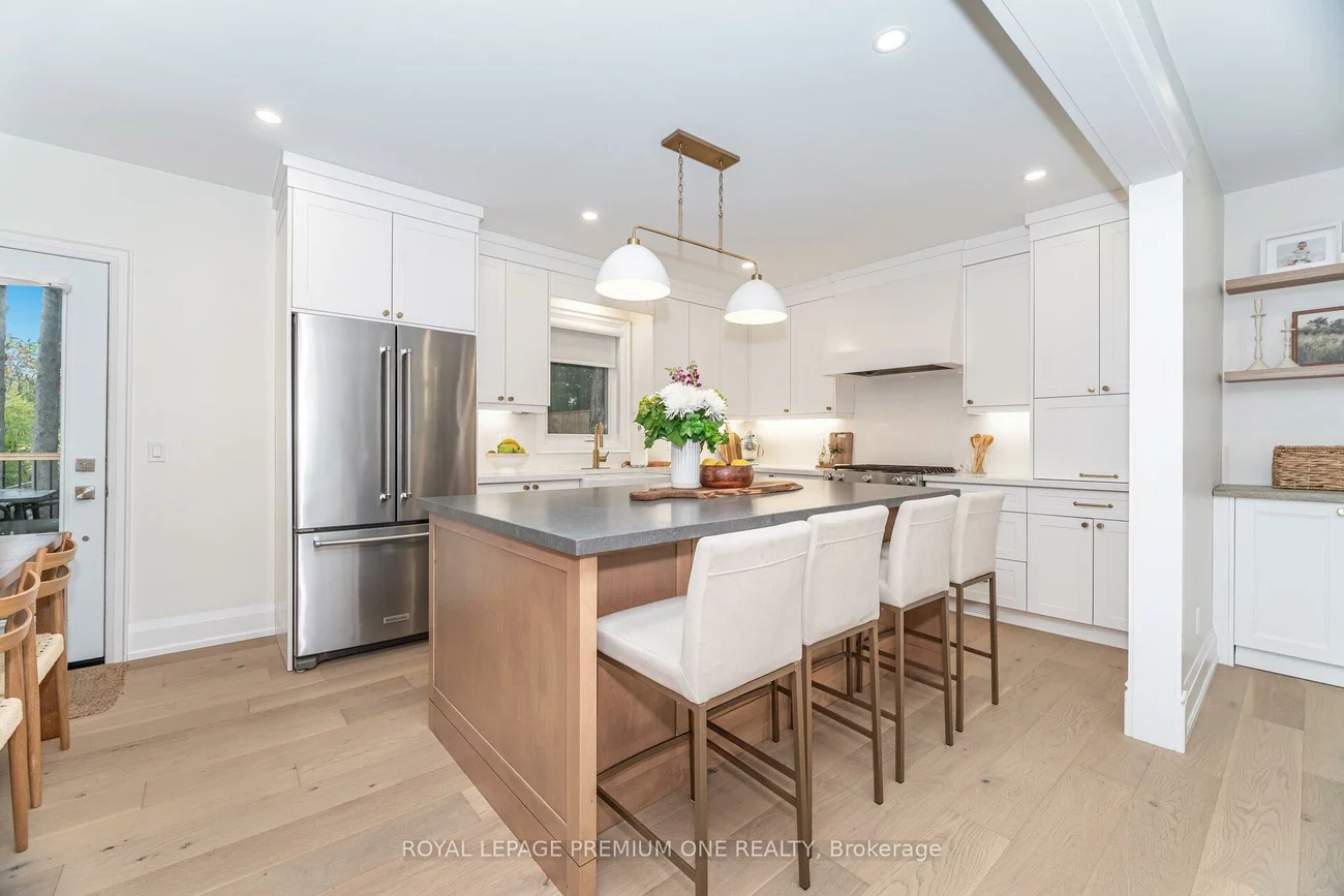 301, Court, Gorham-College Manor, Newmarket