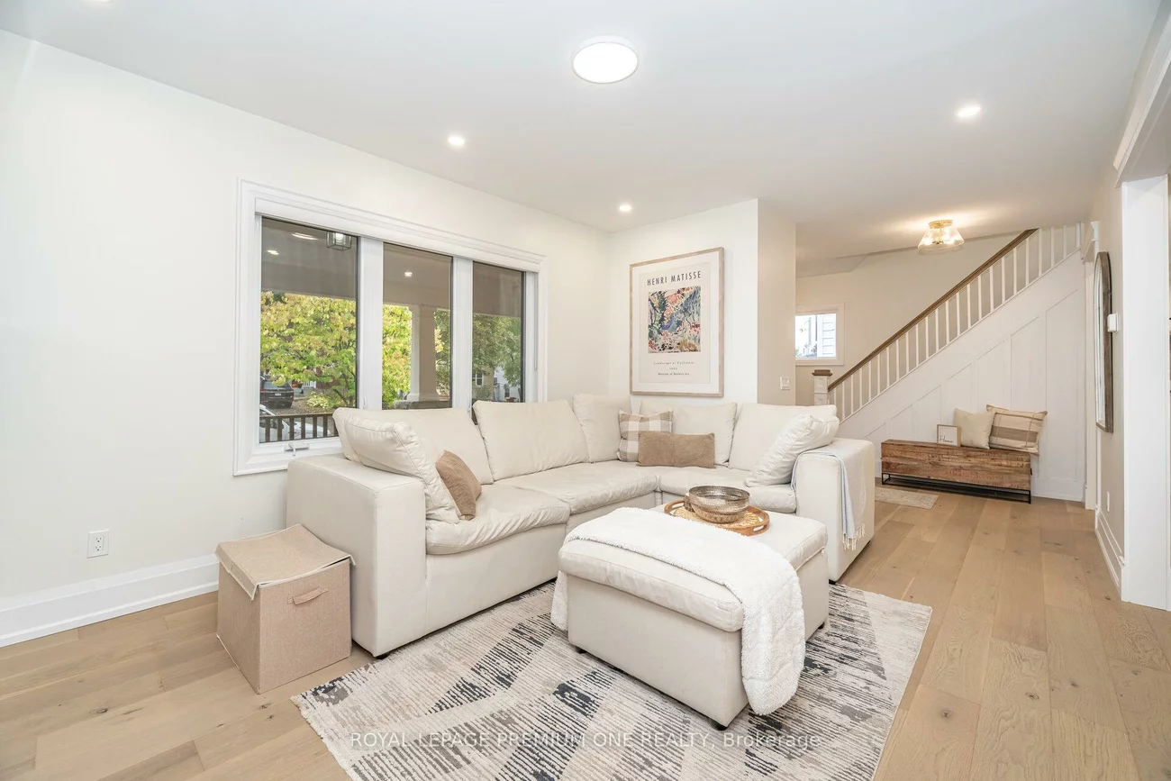 301, Court, Gorham-College Manor, Newmarket