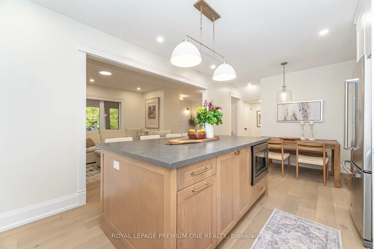 301, Court, Gorham-College Manor, Newmarket