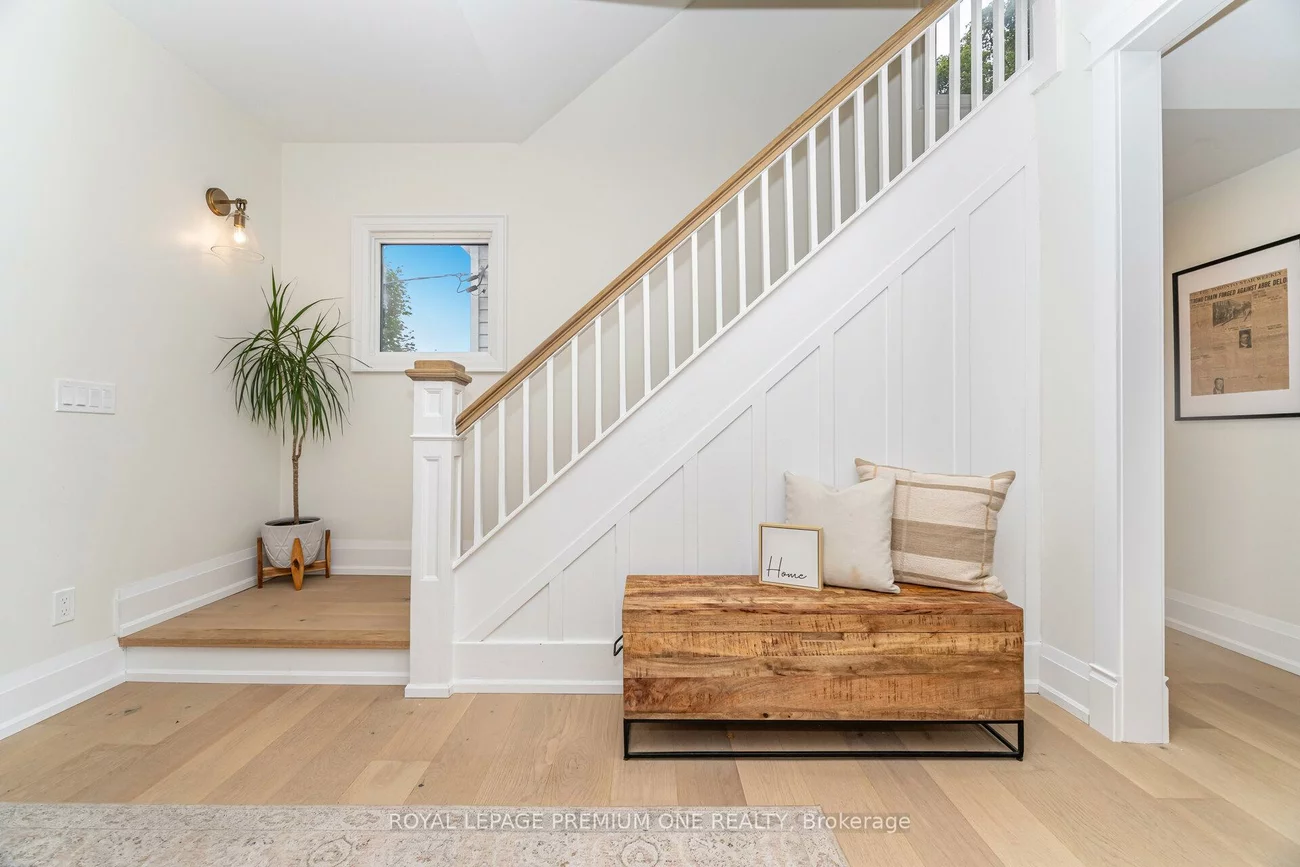 301, Court, Gorham-College Manor, Newmarket