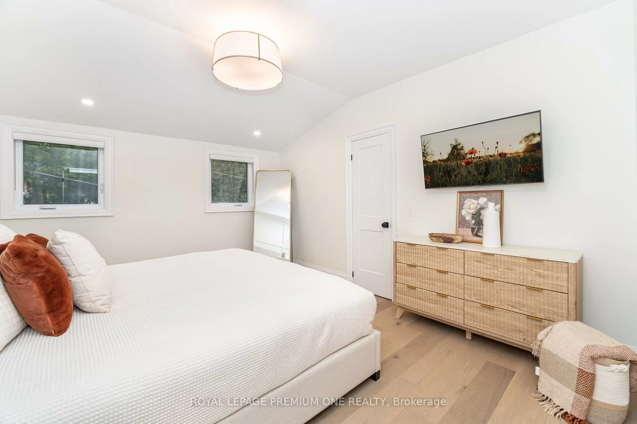 301, Court, Gorham-College Manor, Newmarket