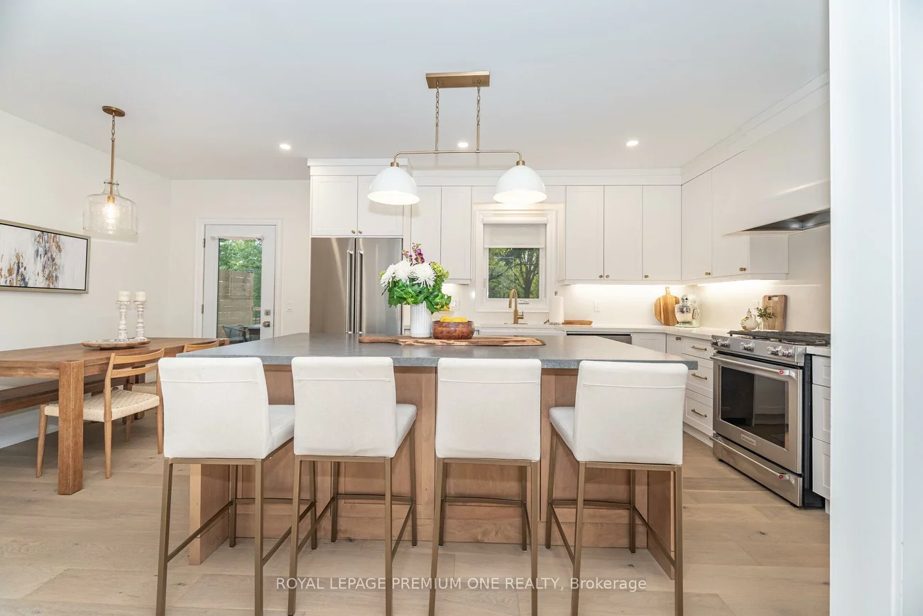 301, Court, Gorham-College Manor, Newmarket
