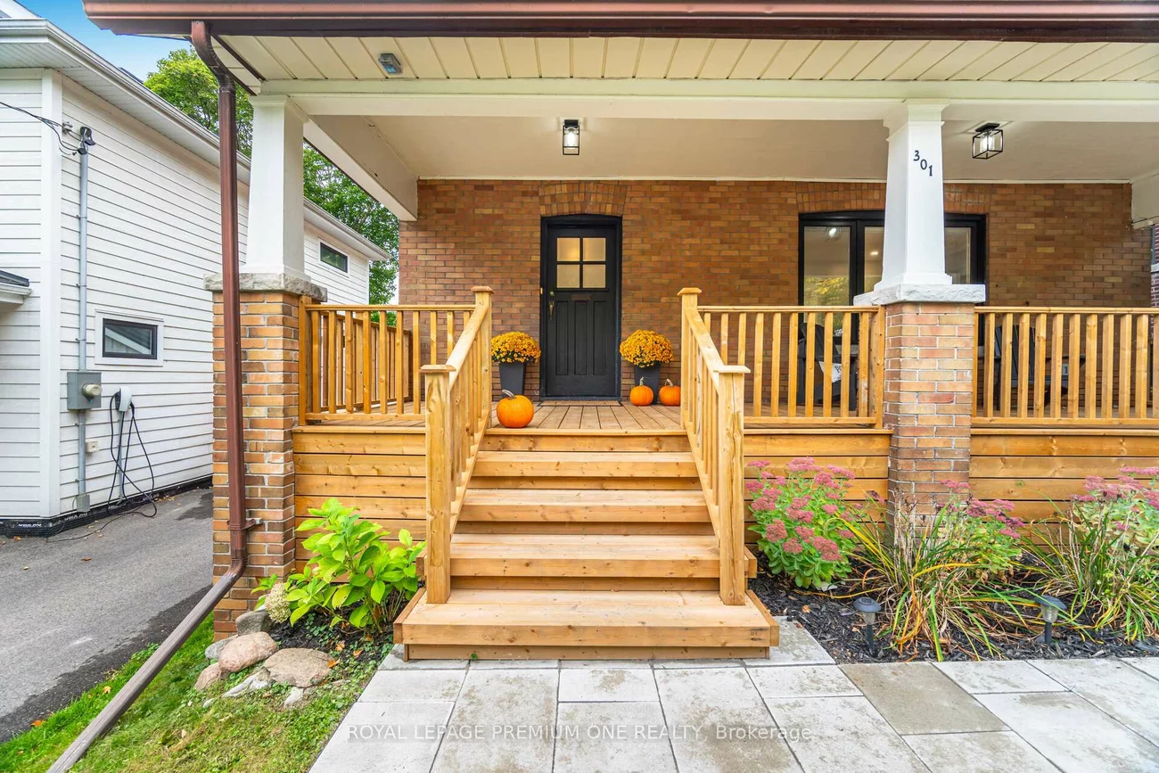 301, Court, Gorham-College Manor, Newmarket