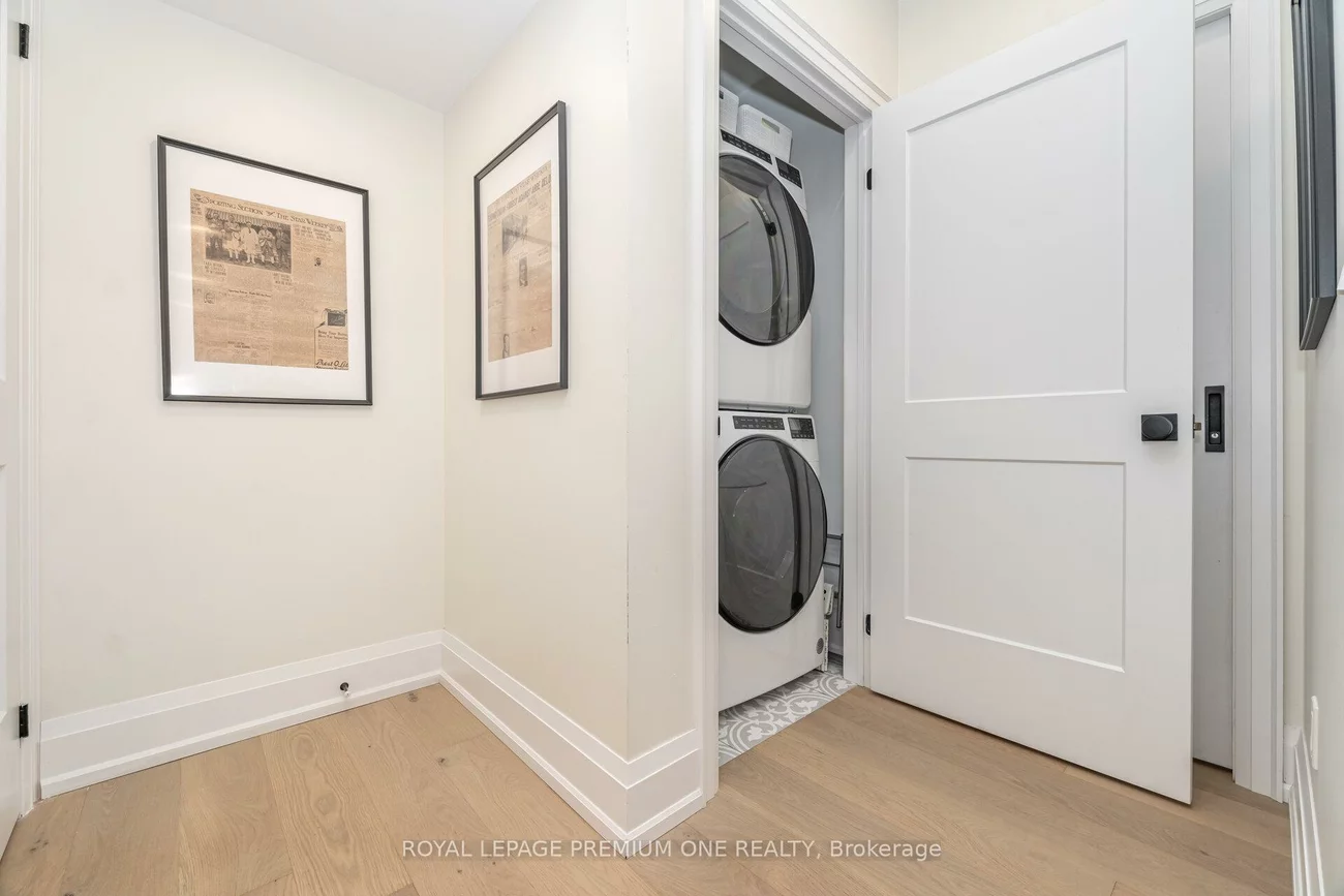 301, Court, Gorham-College Manor, Newmarket