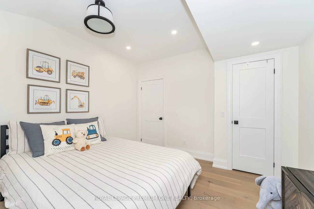 301, Court, Gorham-College Manor, Newmarket