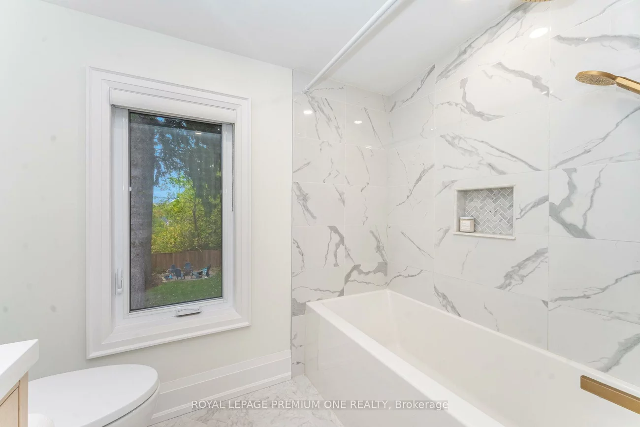 301, Court, Gorham-College Manor, Newmarket