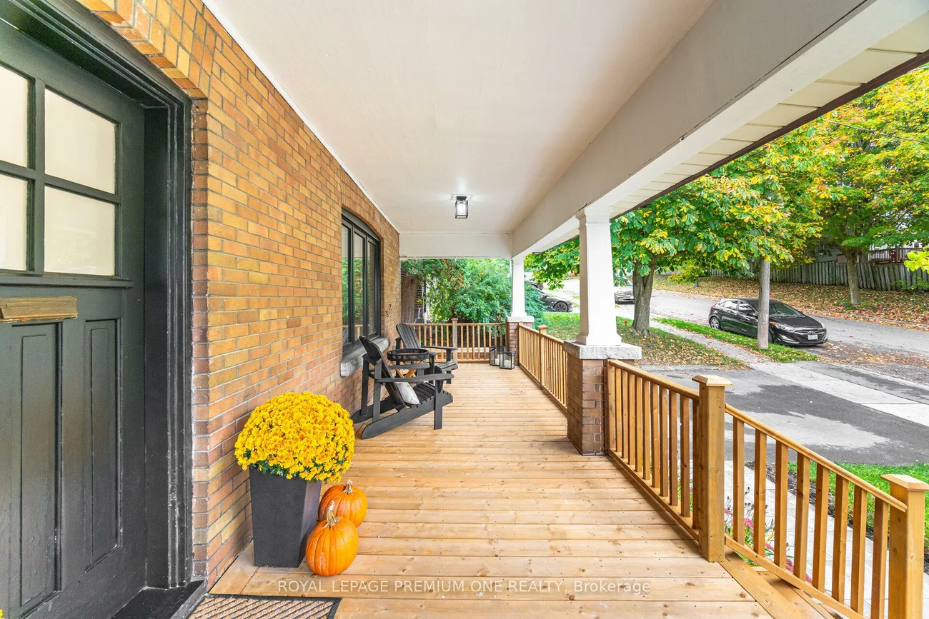 301, Court, Gorham-College Manor, Newmarket