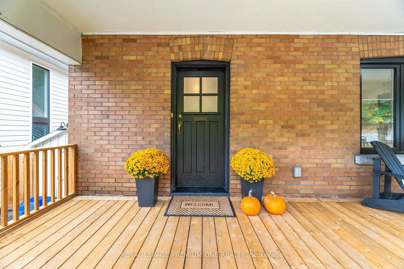 301, Court, Gorham-College Manor, Newmarket