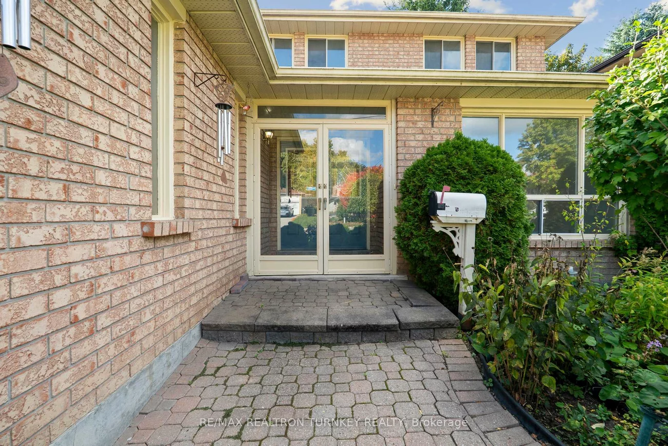 154, Meadowbank, Huron Heights-Leslie Valley, Newmarket