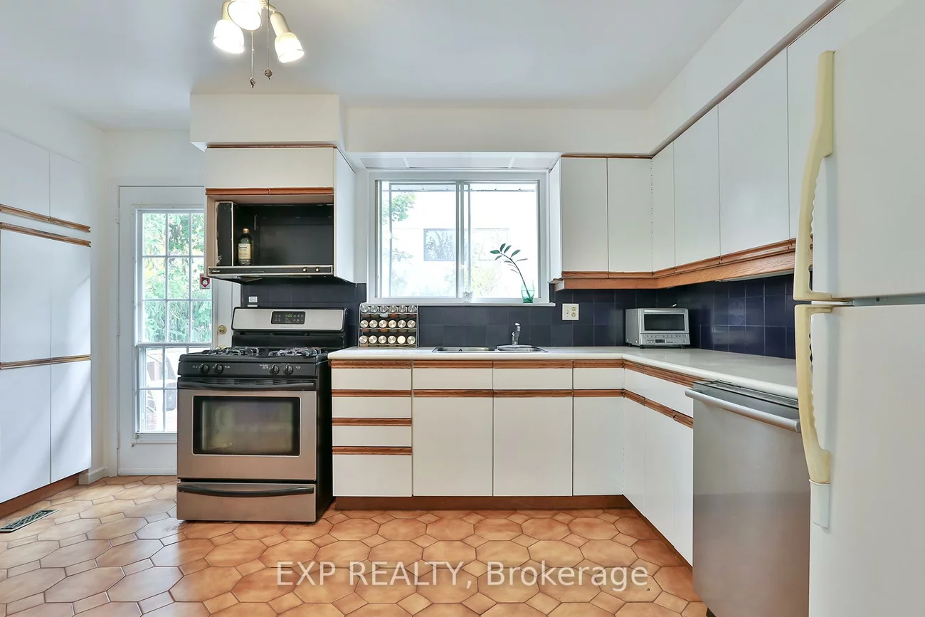 165, Carlson, Gorham-College Manor, Newmarket