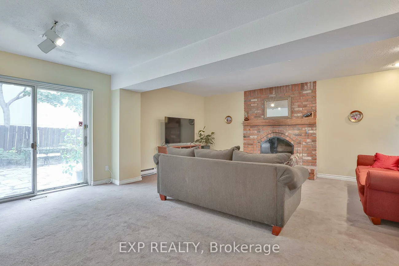 165, Carlson, Gorham-College Manor, Newmarket
