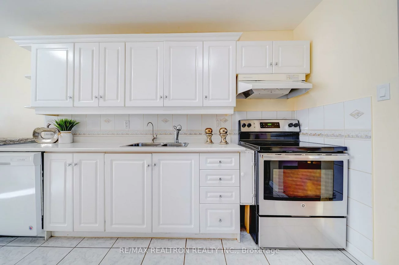 699, Jackson, Huron Heights-Leslie Valley, Newmarket