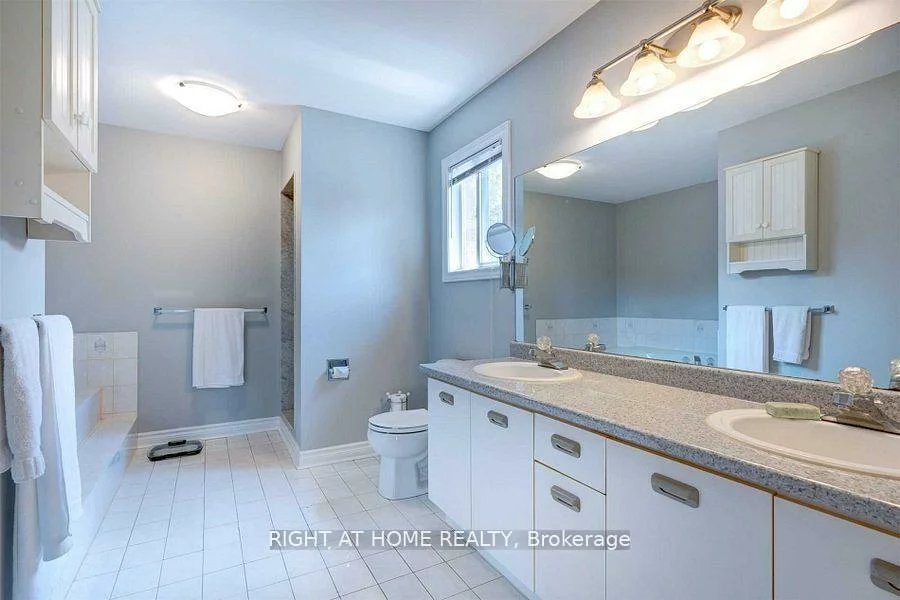 207, Kensit, Armitage, Newmarket