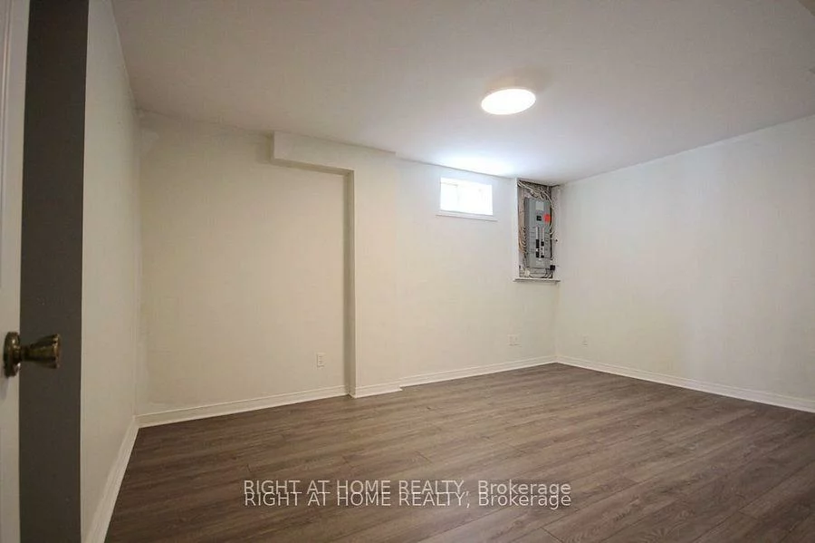 207, Kensit, Armitage, Newmarket