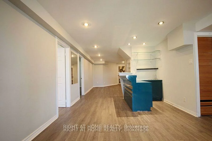 207, Kensit, Armitage, Newmarket