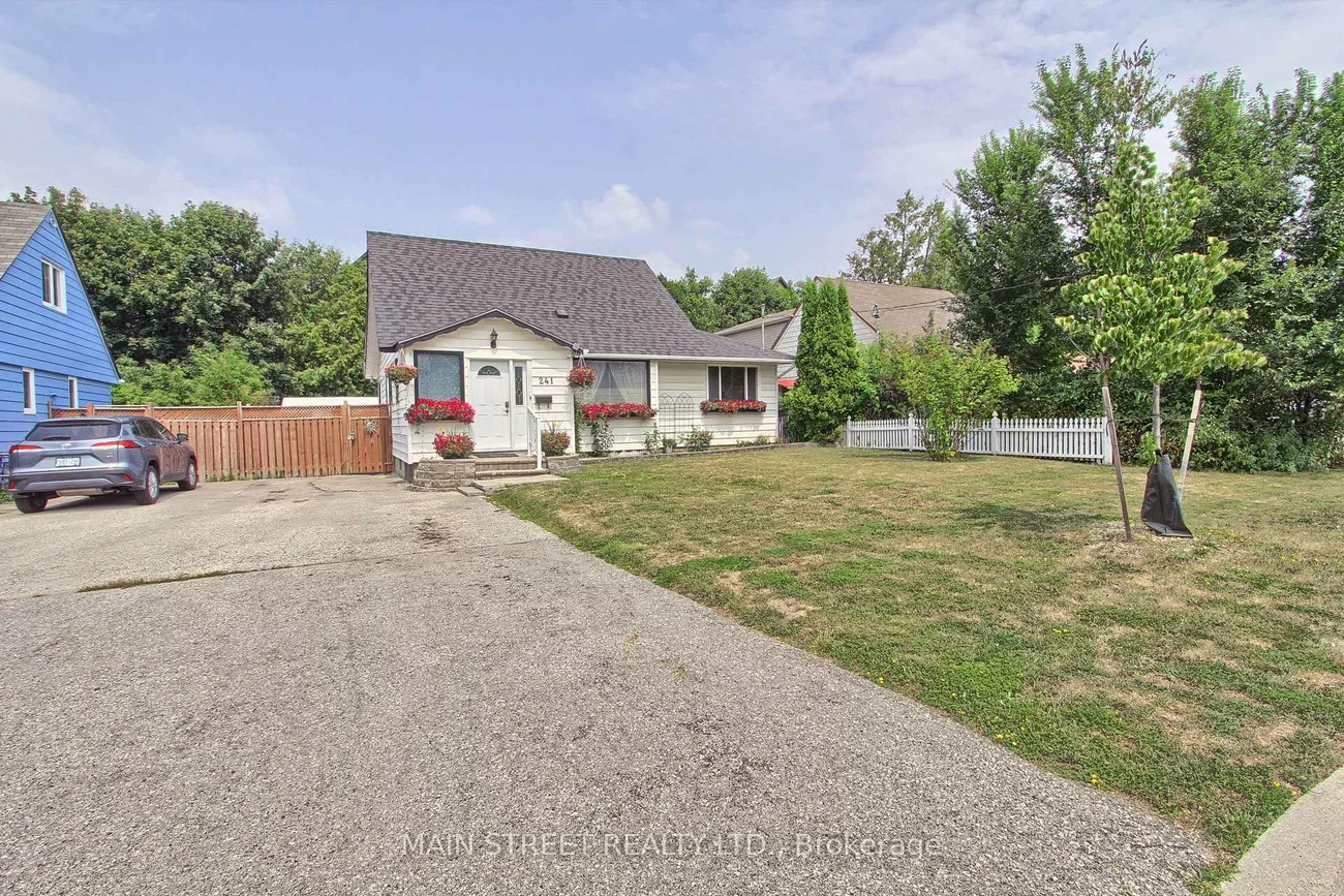 241, Andrew, Central Newmarket, Newmarket