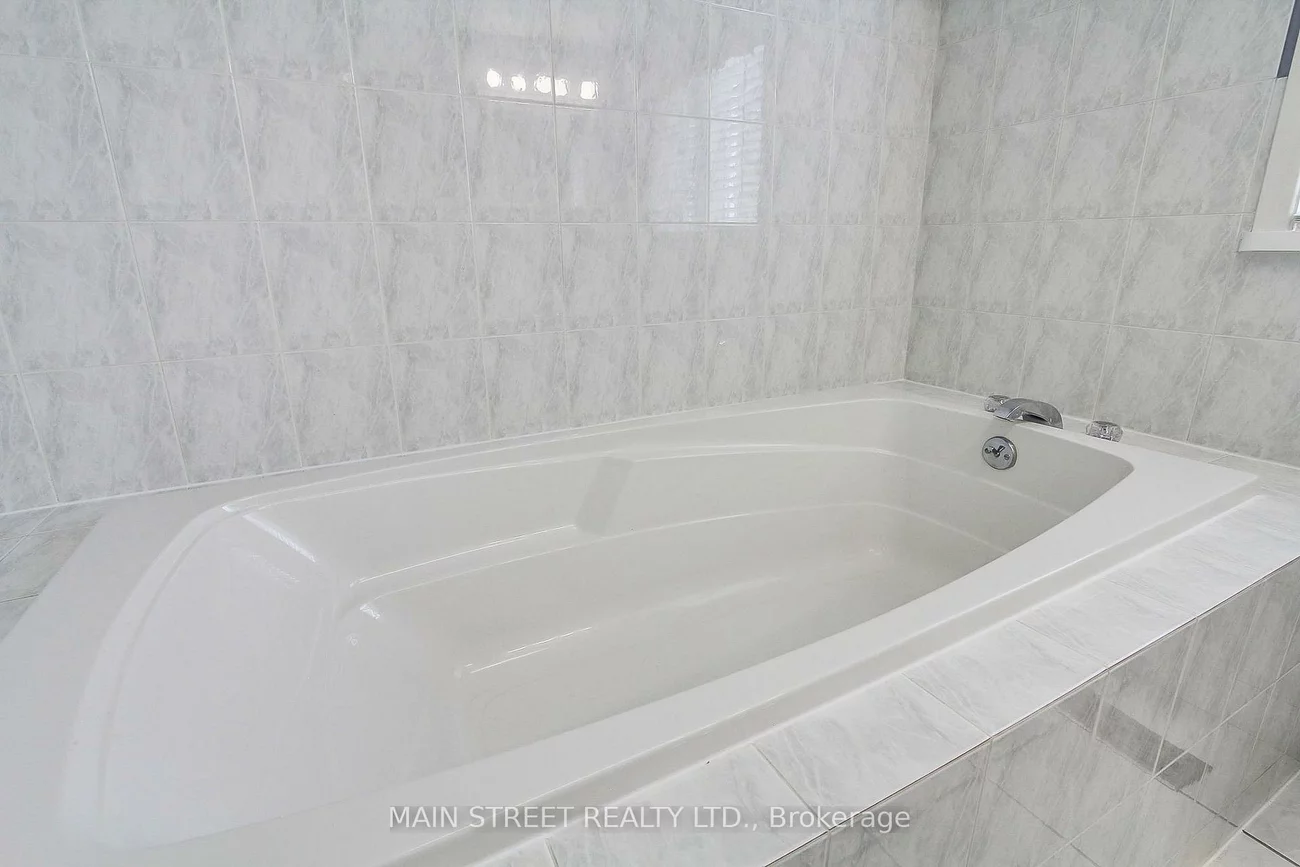 241, Andrew, Central Newmarket, Newmarket