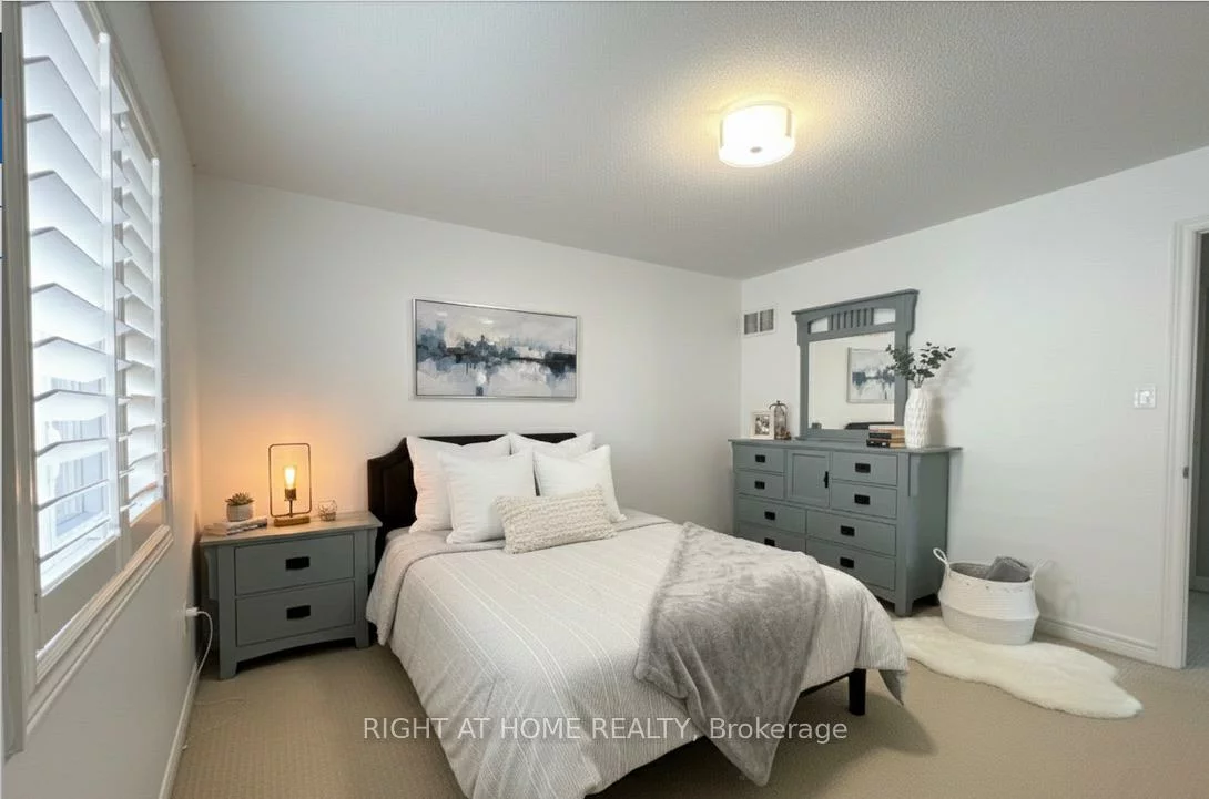 1209, McTavish, Stonehaven-Wyndham, Newmarket