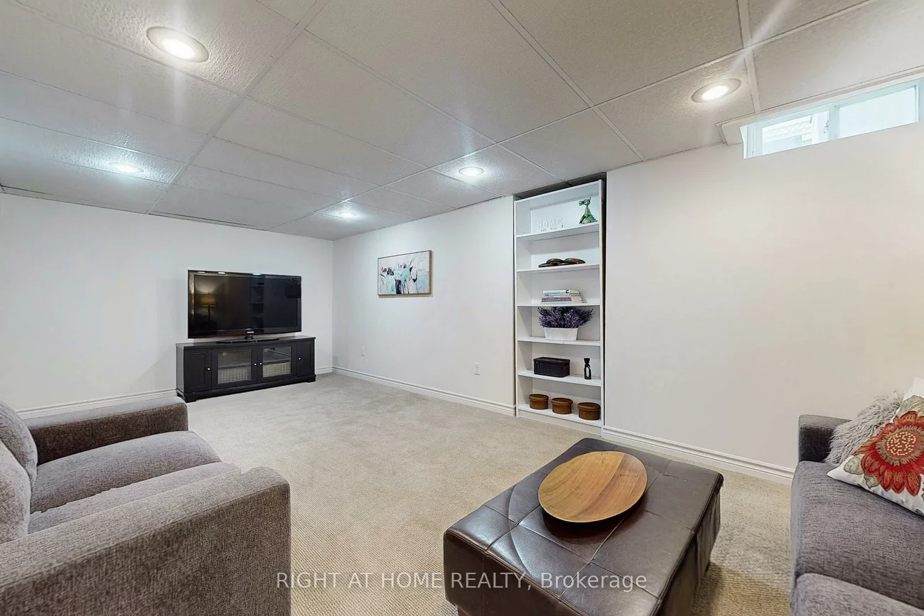 363, Crossland, Glenway Estates, Newmarket