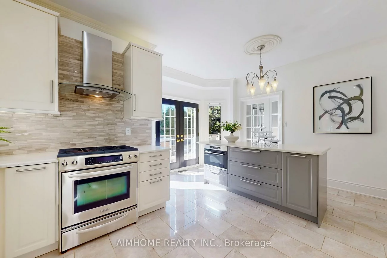 812, Foxcroft, Stonehaven-Wyndham, Newmarket