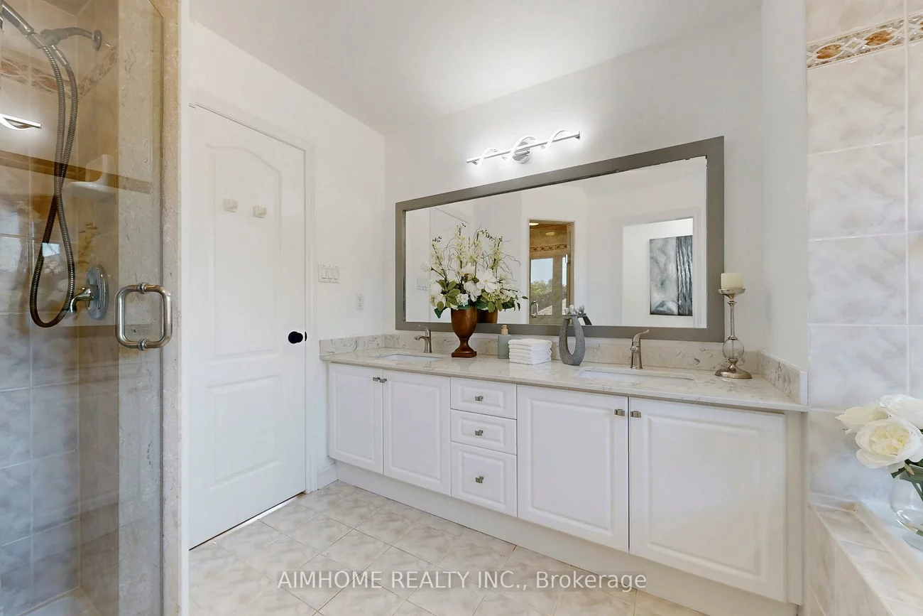 812, Foxcroft, Stonehaven-Wyndham, Newmarket