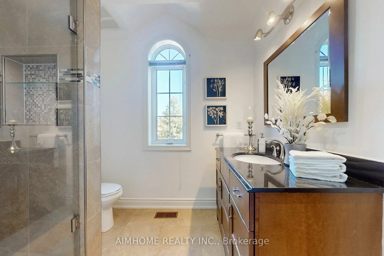 812, Foxcroft, Stonehaven-Wyndham, Newmarket