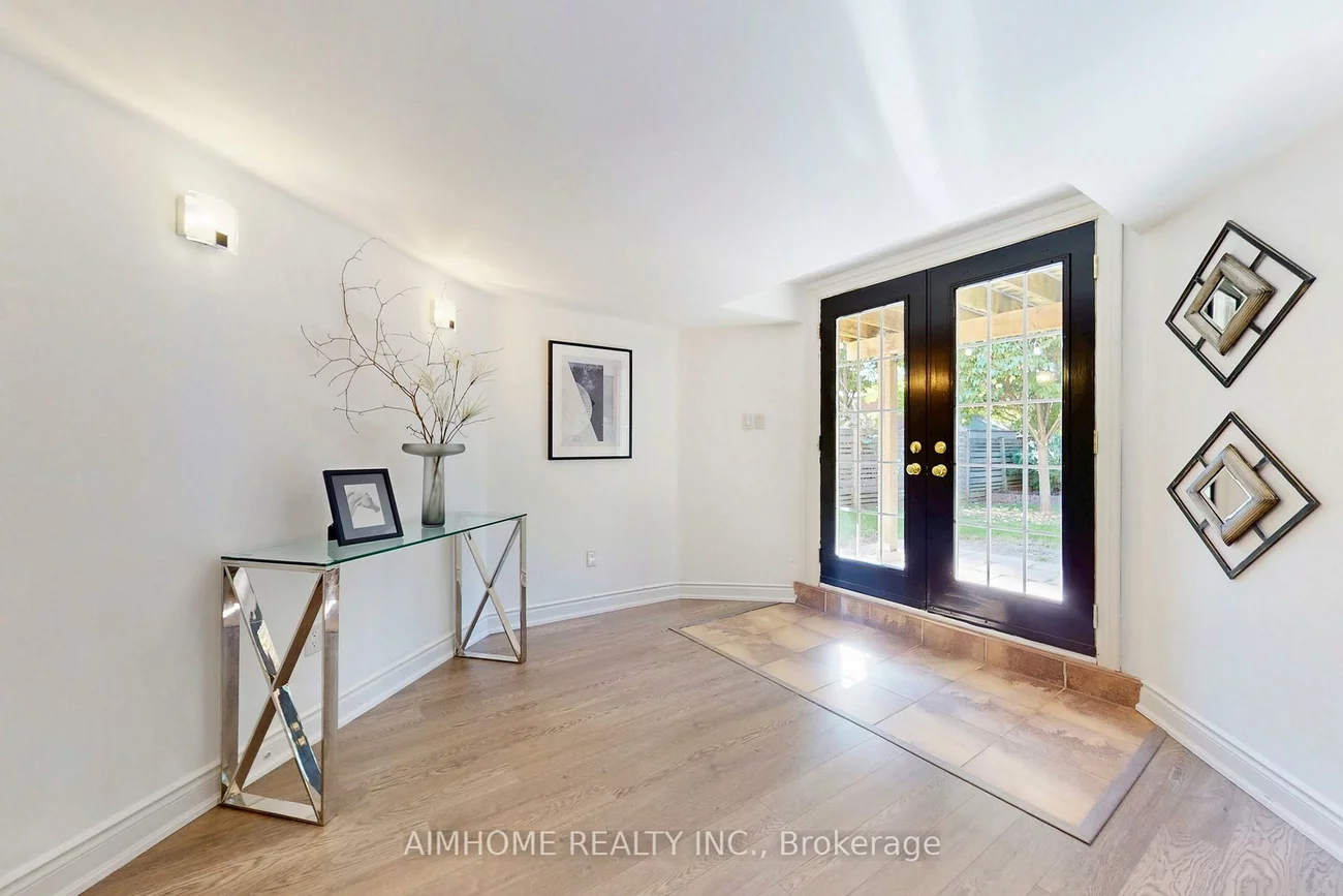 812, Foxcroft, Stonehaven-Wyndham, Newmarket