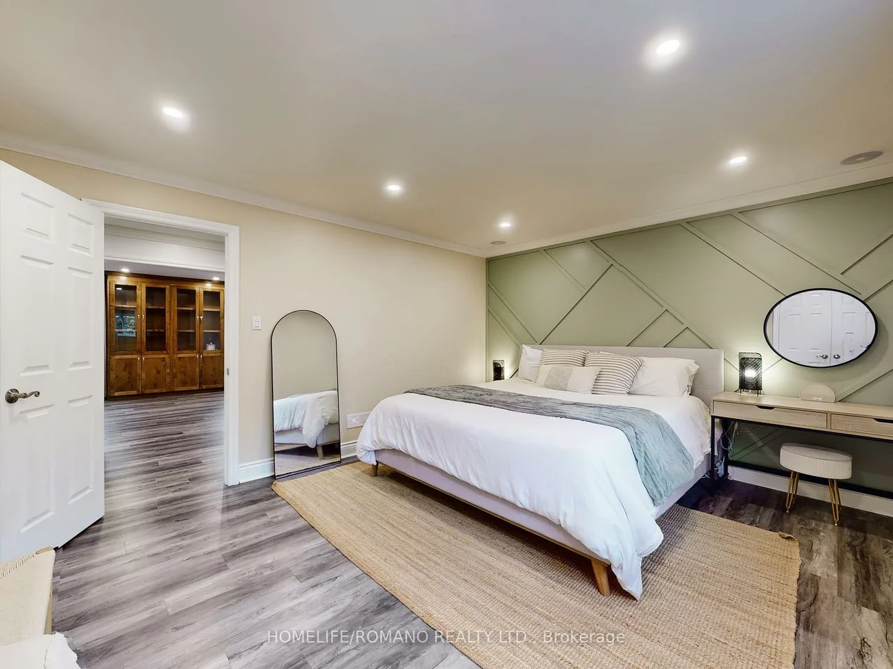 686, Irwin, Huron Heights-Leslie Valley, Newmarket