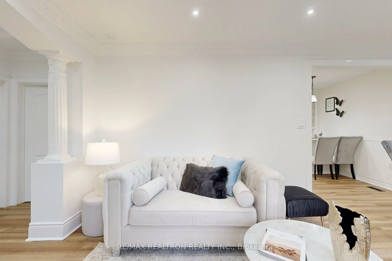 56, Don Mor, Central Newmarket, Newmarket