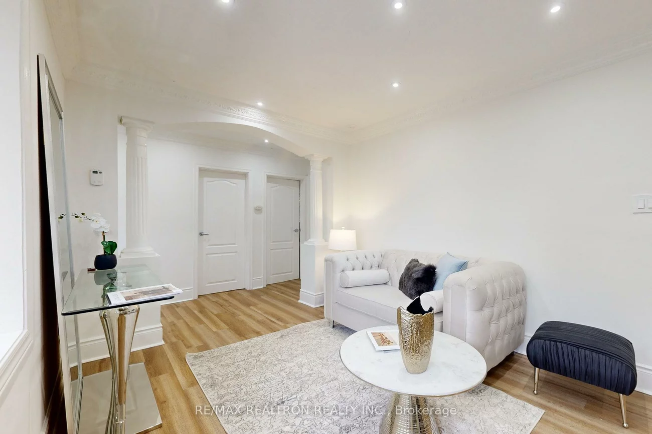 56, Don Mor, Central Newmarket, Newmarket